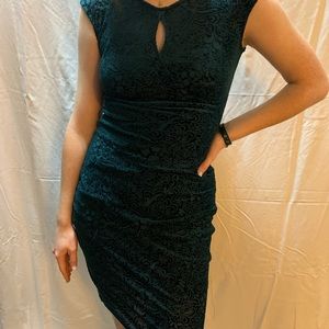 Women’s hunter green patterned velvet dress. Stretchy fitted fabric. Petite xsm